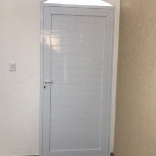 Porta em alumínio linha 30 Portas de alumínio Esquadrias de alumínio sob medida Porta em alumínio linha 30 Caixilhos de alumínio Esquadrias de alumínio para residências