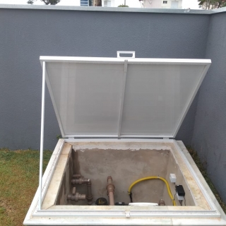 Portinhola e casa de máquina Portas de alumínio Esquadrias de alumínio sob medida Portinhola e casa de máquina Caixilhos de alumínio Esquadrias de alumínio para residências