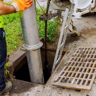 Desentupidora em Sorocaba Manutenção Industrial Votorantim Serviços hidráulicos Alphaville Transporte de resíduos Desentupidora em Sorocaba Construção de fossa em Sorocaba Desentupimento em Aldeia da Serra Hidrojateamento